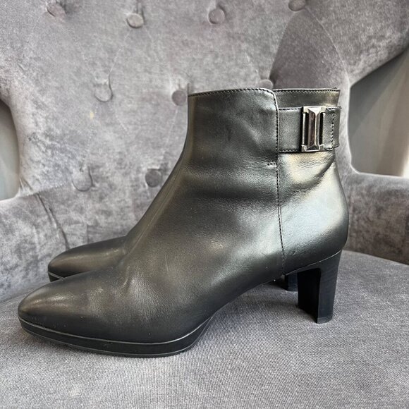 Aquatalia Shoes - Aquatalia Daniella Black leather Ankle Boots – Size 9